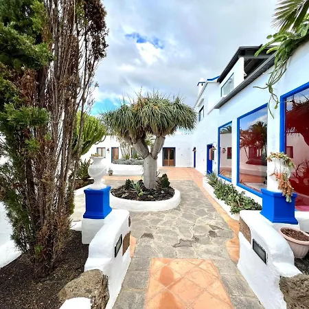 Doble Con Desayuno, Wifi Gratis, Estupenda Piscina En Yaiza *