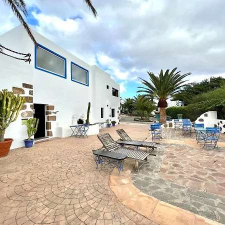 Doble Con Desayuno, Wifi Gratis, Estupenda Piscina En Yaiza *