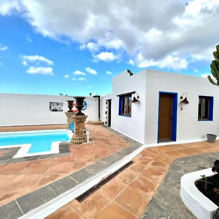 Doble Con Desayuno, Wifi Gratis, Estupenda Piscina En Yaiza