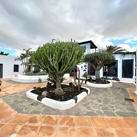 Doble Con Desayuno, Wifi Gratis, Estupenda Piscina En Yaiza דירה